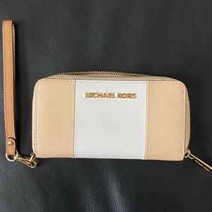 Michael Kors Jet Set Travel ZA Continental Wallet
